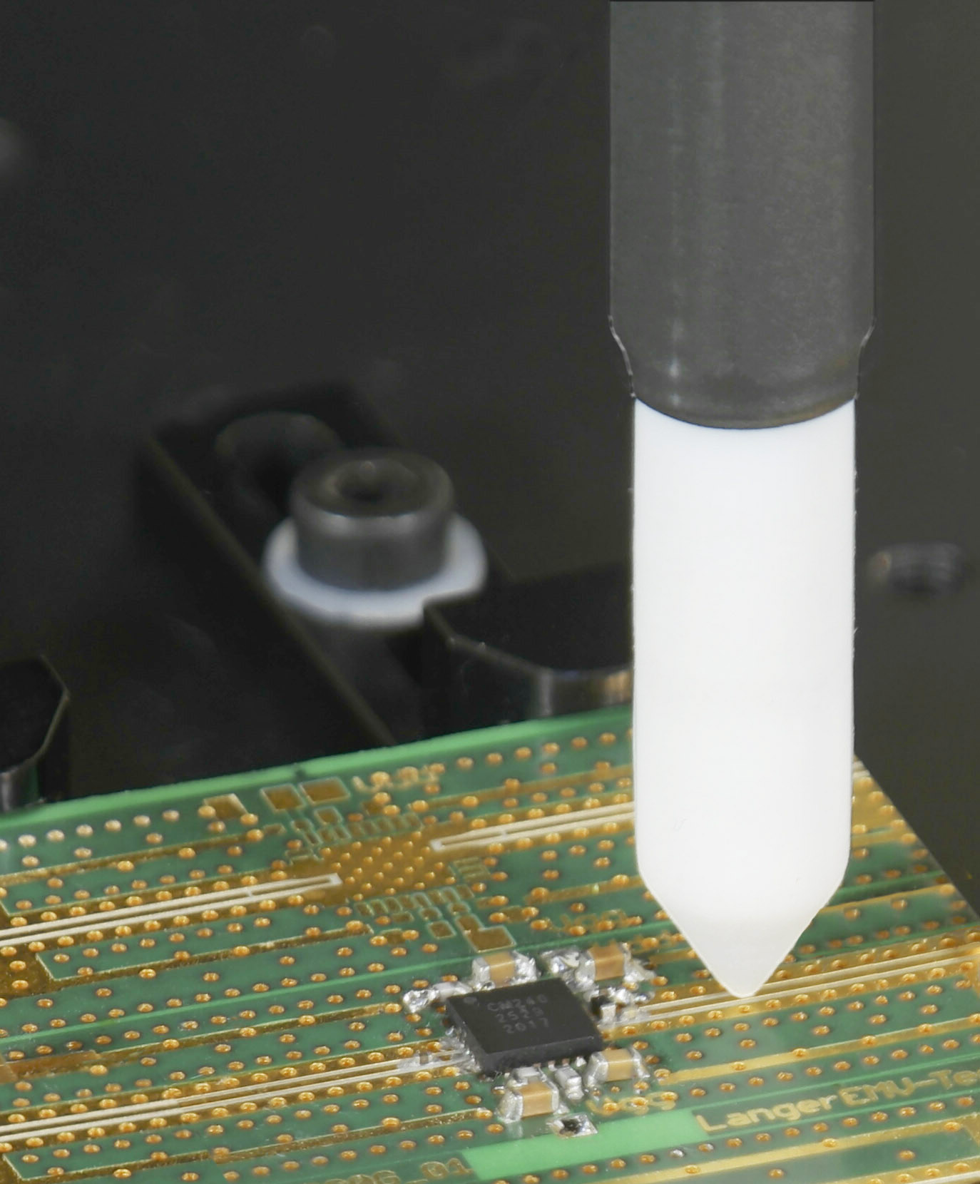 HR-E 40-1 E-field probe in application